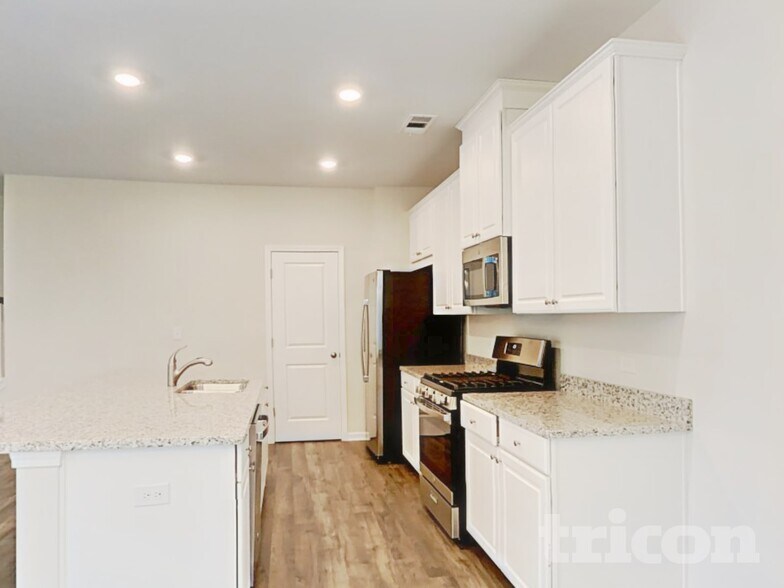 Building Photo - 203 Chapelcrest Ln