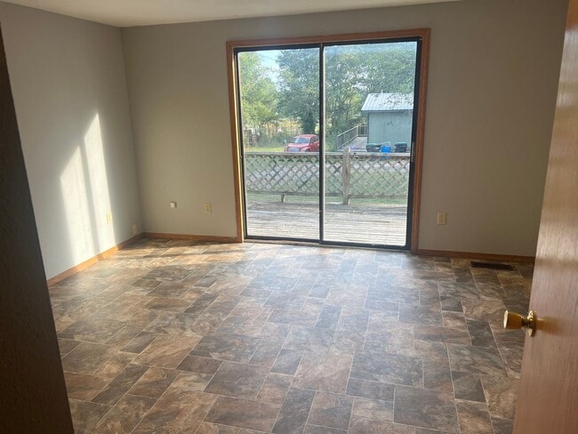 Building Photo - comfortable and convenient : 3-bedroom, 1-...