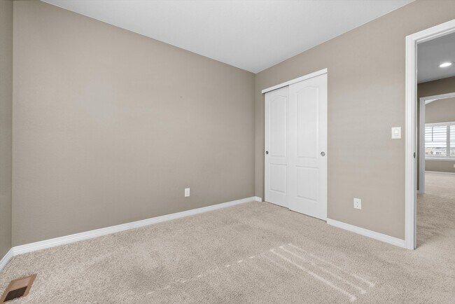 Building Photo - 8344 Coopers Hawk Way