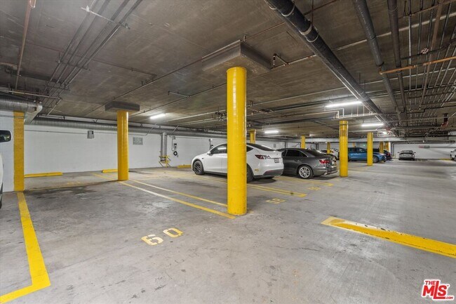 Building Photo - 620 S Gramercy Pl