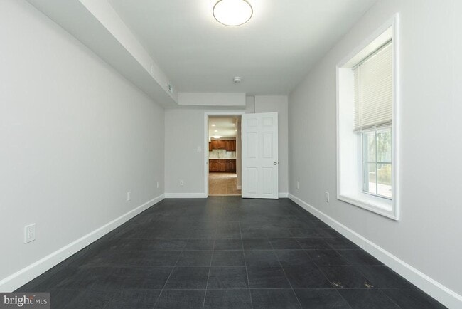 Building Photo - 9004 Roundleaf Way