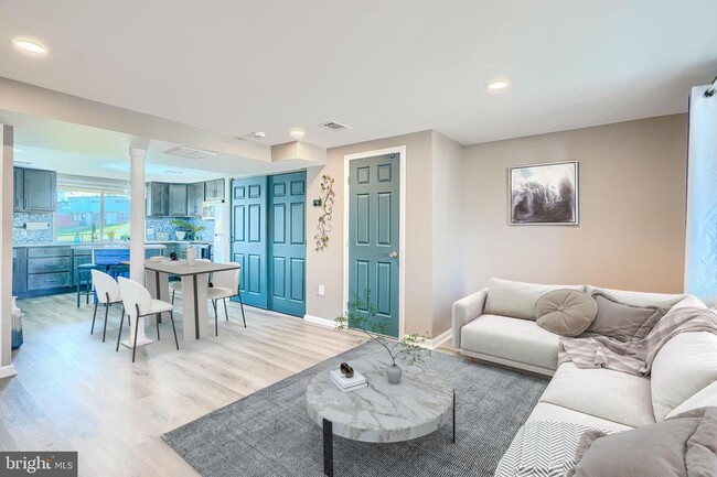 Building Photo - 800 Seckel Ct