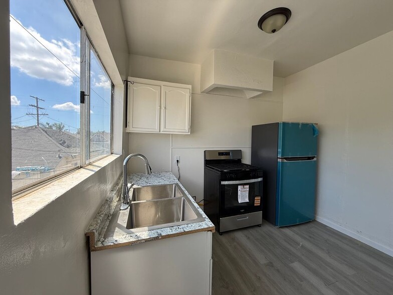 Building Photo - 116 S Mathews St