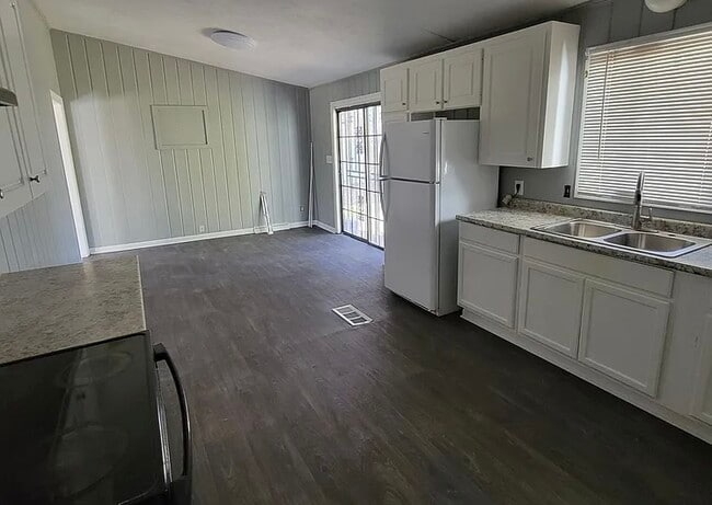 Building Photo - 646 Piermont St