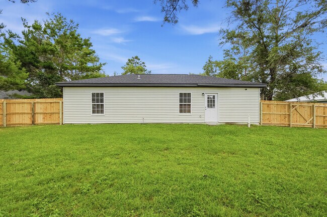 Building Photo - 254 Iris Ln