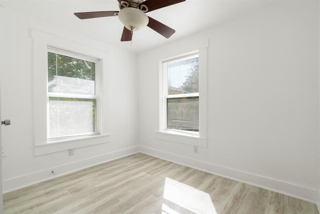Building Photo - 1606 Maple Ave