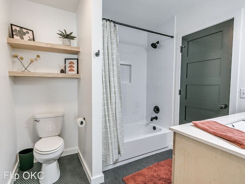 Building Photo - 808 NW 23rd St