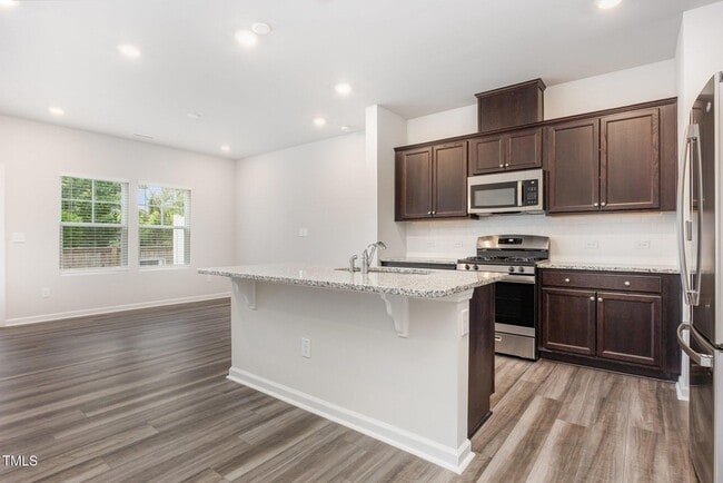 Building Photo - 172 Paramount Dr