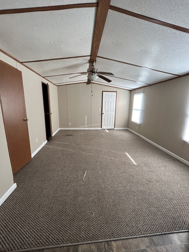 Building Photo - 40 Yoakum Cir