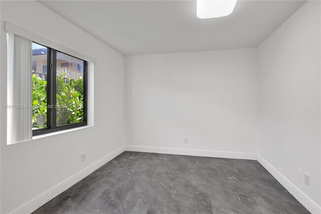 Building Photo - 5980 SW 40th Ave