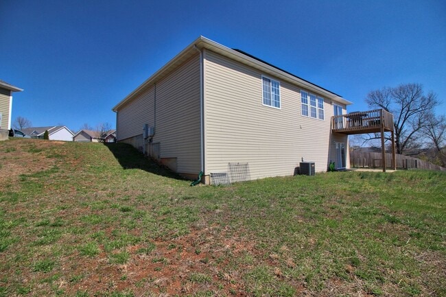Building Photo - Available 6/16