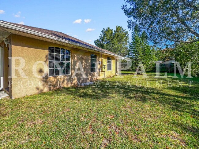 Building Photo - 2 Bed, 2 Bath Duplex on First Street – Washer & Dryer Included, Pet-Friendly, Minutes from Downto...