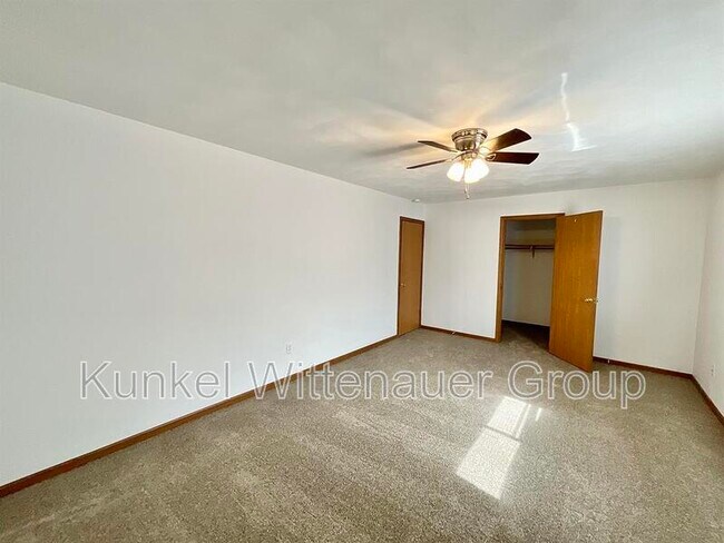 Building Photo - 156 Marion Dr