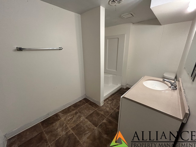 Building Photo - Cute 3 bedroom home!