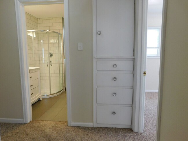 Building Photo - 1346 Texas Ave