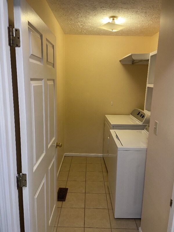 Building Photo - 3134 High Ridge Dr