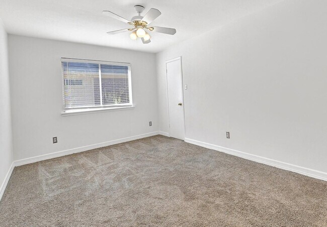 Building Photo - 827 Citation Dr