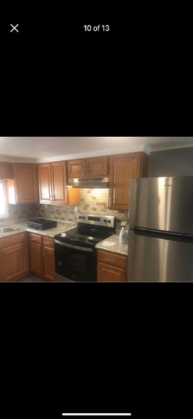 Building Photo - 654 Emerson St