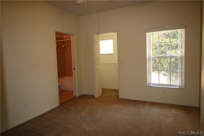 Building Photo - 1600 W Spring Meadow Loop