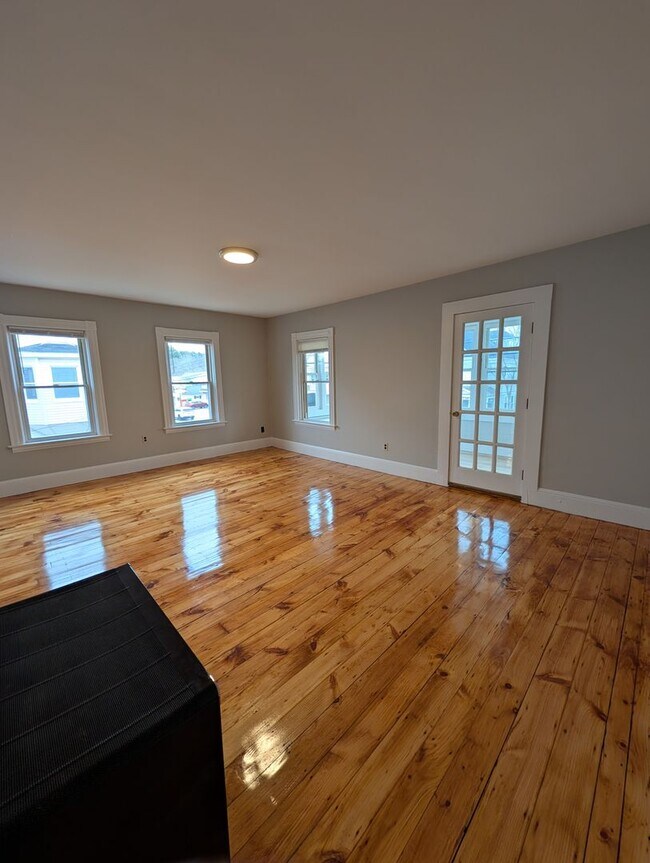 Building Photo - ? Recently Renovated 2-Bedroom Apartment ?