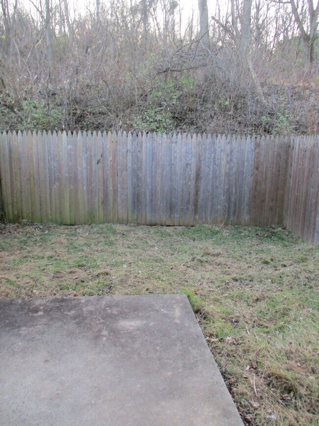 Building Photo - Northampton School District spacious end unit townhome located in the Borough of Bath featuring s...