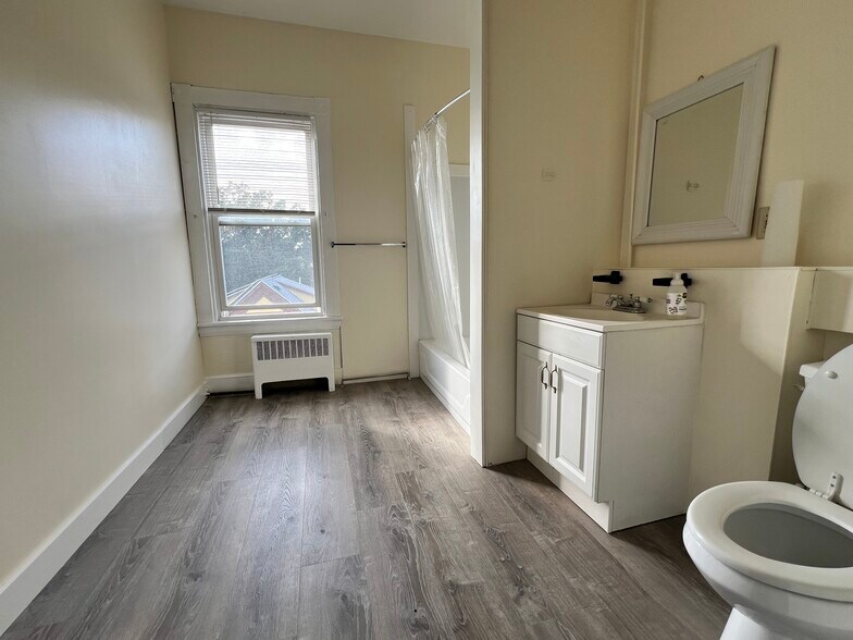 Building Photo - 270 Norfolk St