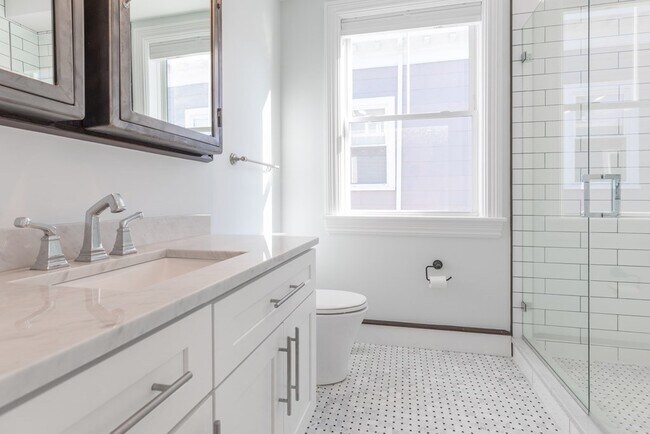 Building Photo - 27 Howland St