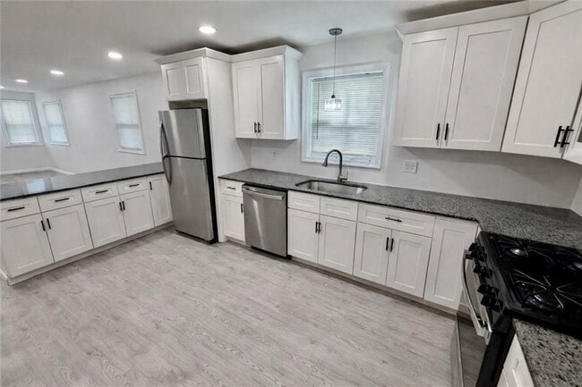 Building Photo - 35 Douglas Ave