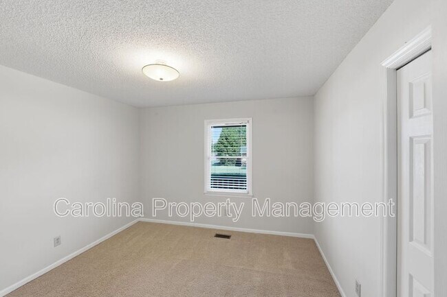 Building Photo - 1607 McFarland Dr