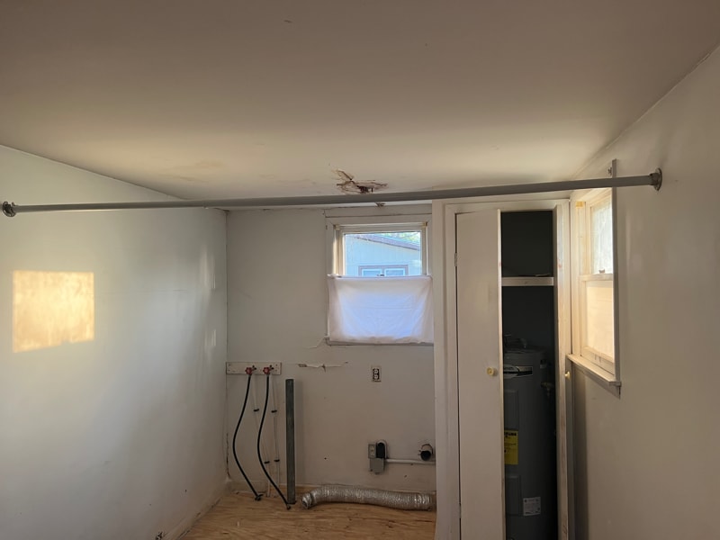 Building Photo - 2026 S Spring St