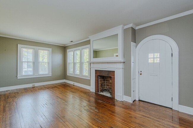 Building Photo - 3 Bed-2 Bath Bungalow in Burlington available  JULY