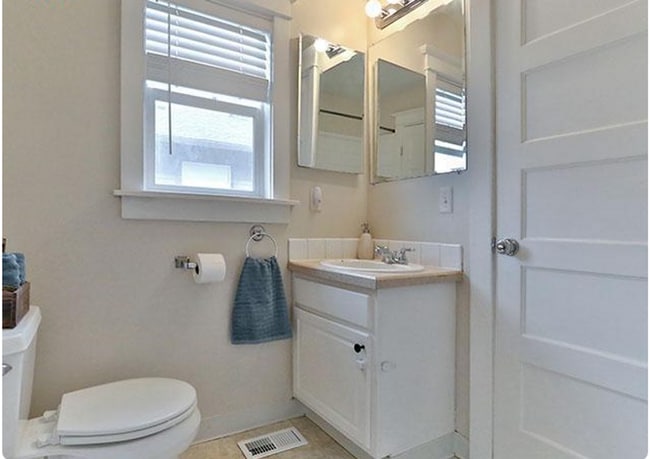 Building Photo - Charming 1926 Vintage 2 Bedroom 1 Bathroom...