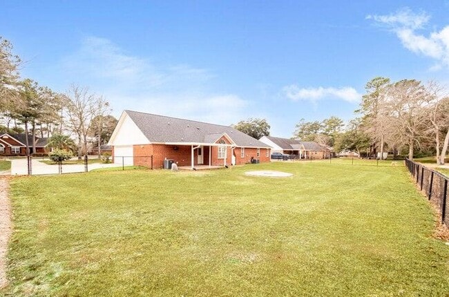 Building Photo - 655 Torrey Pines Dr