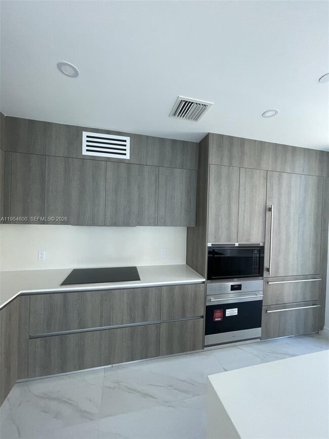 Building Photo - 17550 Collins Ave