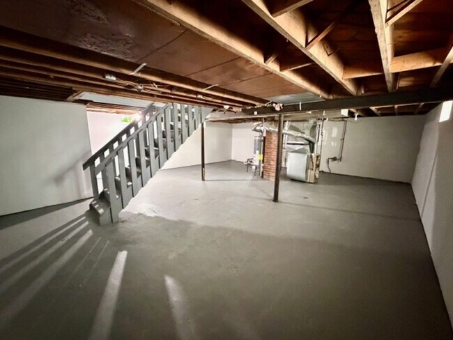 Building Photo - Beautiful 3 Bedroom 1 Bath Home For Lease