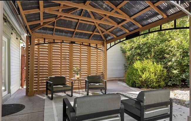 Building Photo - 30 Burkeshire Ct