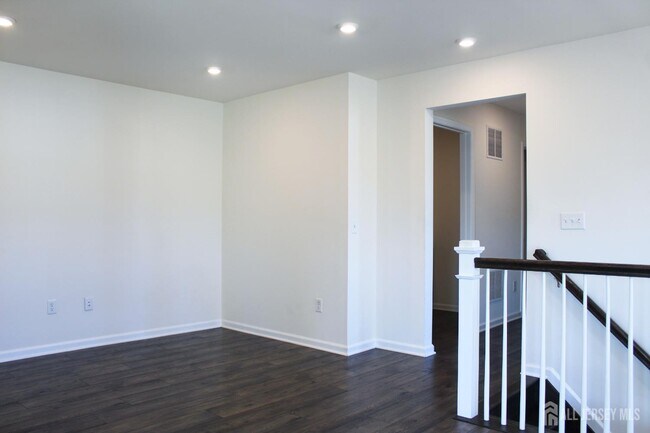 Building Photo - 601 Charleston Dr