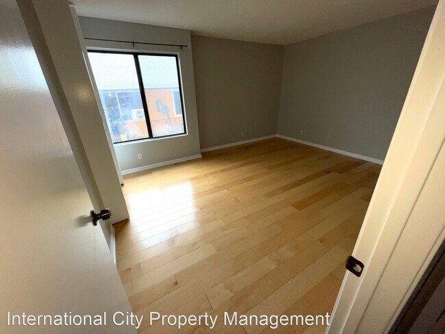 Building Photo - 2 br, 2 bath House - 2032 E Bermuda St. #107
