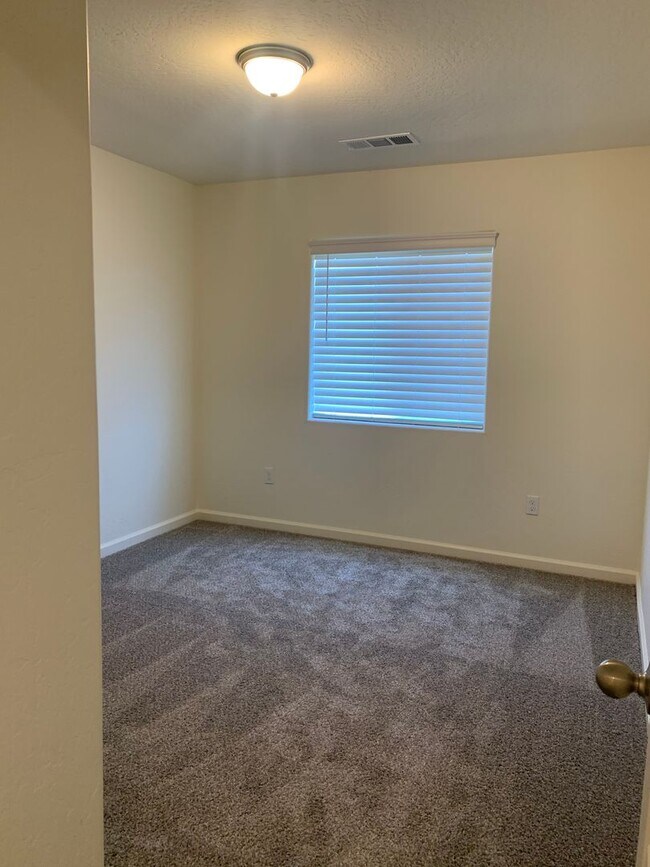Building Photo - 4 Br 2 Ba available now