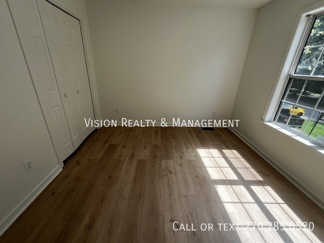 Building Photo - 64 Wooddale Ln