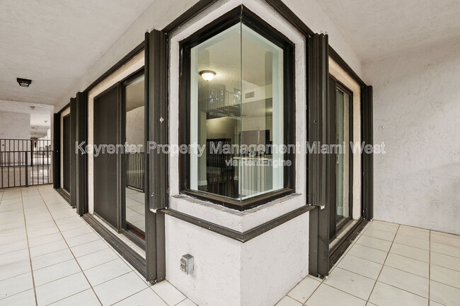 Building Photo - 4705 SW 62nd Ave