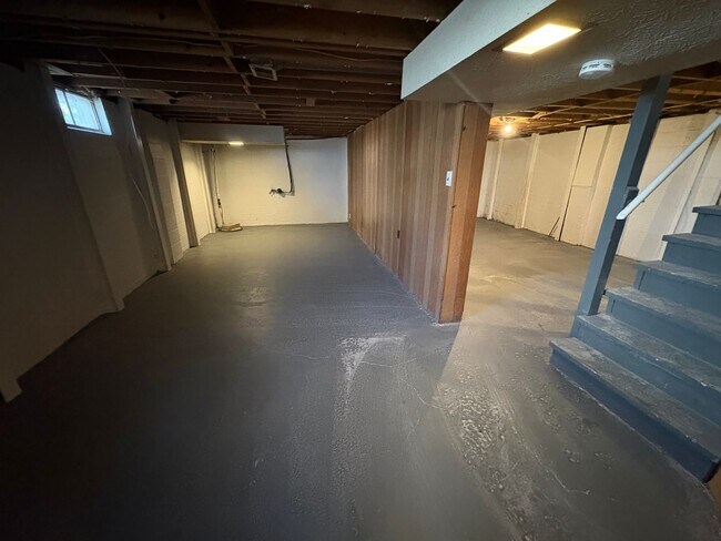 Building Photo - 939 S Waverly St