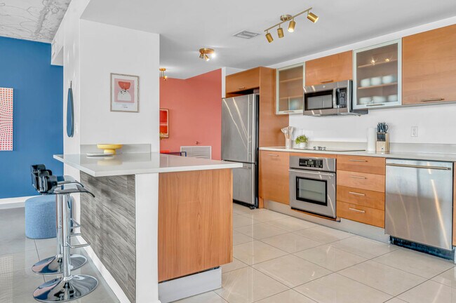 Building Photo - 3256 NE 1st Ave