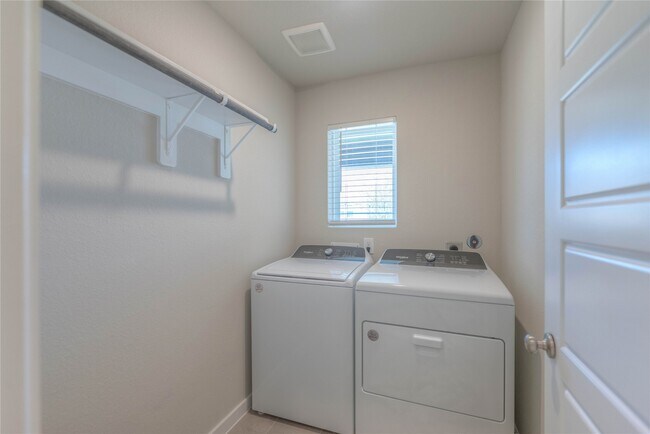 Building Photo - 1721 Succotash Oak Ct