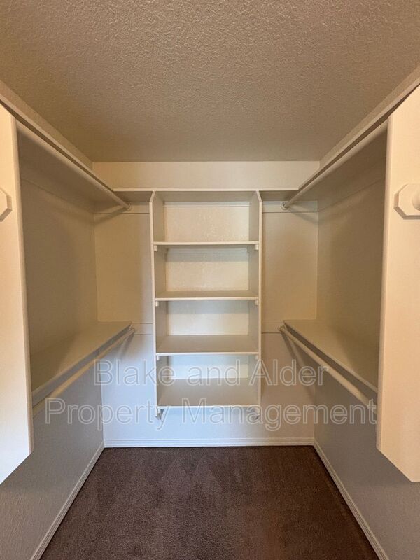 Building Photo - 347 Norway St NE