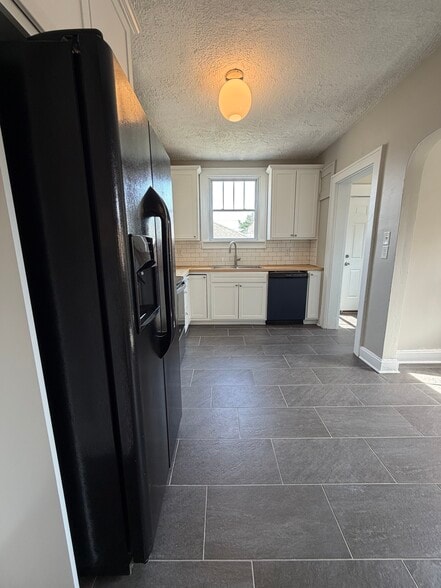 Building Photo - 3827 Central Ave