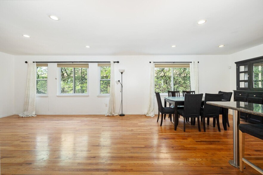 Building Photo - 743 10th St