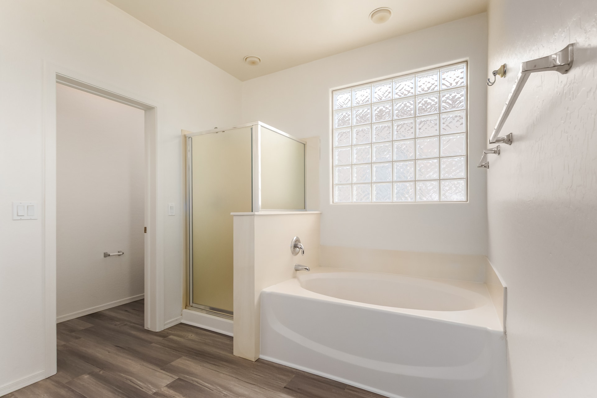 Building Photo - 1927 W Fruit Tree Ln