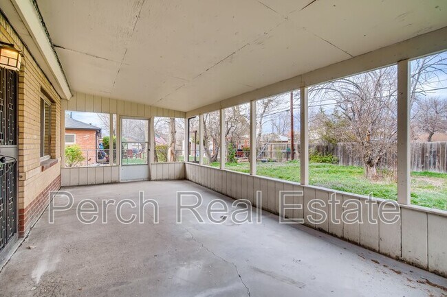 Building Photo - 1054 N Revere St