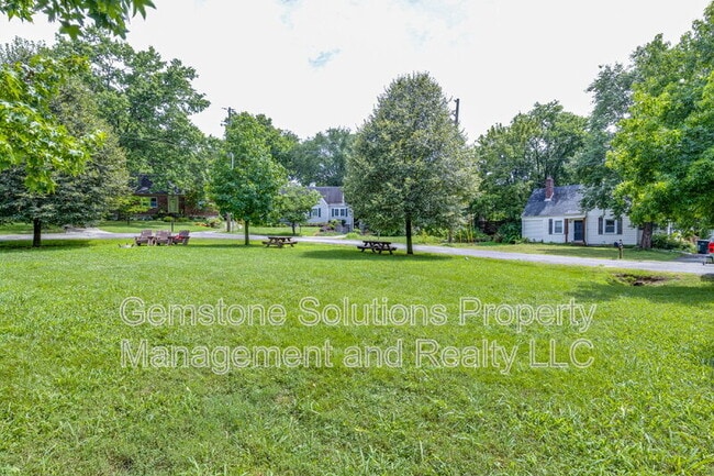 Building Photo - 2930 Primrose Cir